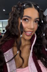 ALANA KERN - Instagram Photos and Video 11/21/2025