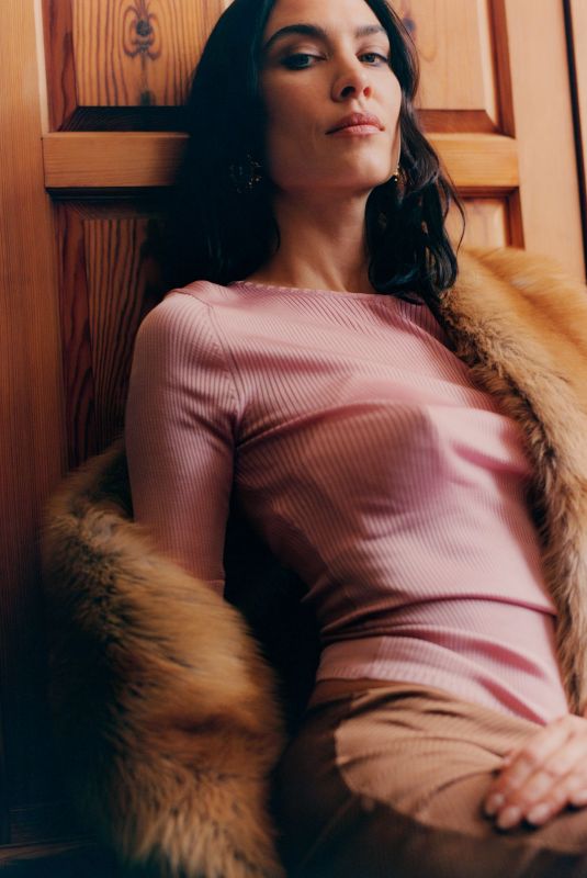 ALEXA CHUNG for Vogue Magazine, Czechoslovakia December 2025