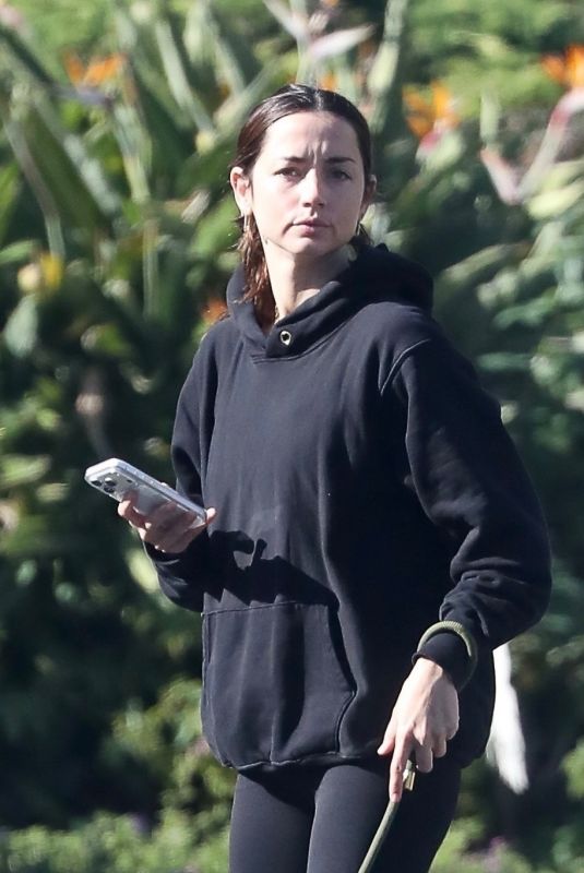 ANA DE ARMAS Goes Makeup-Free for a Walk with Her Dog in Los Angeles 11/24/2025