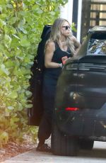 ANNA KOURNIKOVA Delivers Coffee for Parents During School Run in Miami 11/17/2025