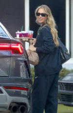 ANNA KOURNIKOVA Delivers Coffee for Parents During School Run in Miami 11/17/2025