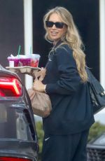 ANNA KOURNIKOVA Delivers Coffee for Parents During School Run in Miami 11/17/2025