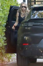 ANNA KOURNIKOVA Delivers Coffee for Parents During School Run in Miami 11/17/2025
