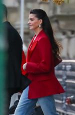 ANNE HATHWAY Out and About in New York City 09/28/2025