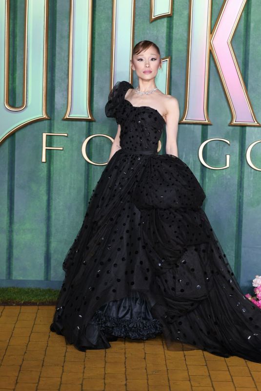 ARIANA GRANDE at Wicked: For Good European Premiere in London 11/10/2025