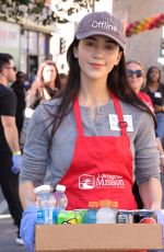 CAYLEE COWAN Volunteers at LA Mission + Hope Mission Thanksgiving Meal Service in Los Angeles 11/26/2025