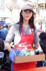 CAYLEE COWAN Volunteers at LA Mission + Hope Mission Thanksgiving Meal Service in Los Angeles 11/26/2025