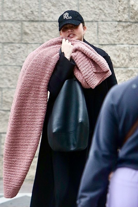 CHRISSY TEIGEN Arrives at a Dental Appointment in Westwood 11/17/202