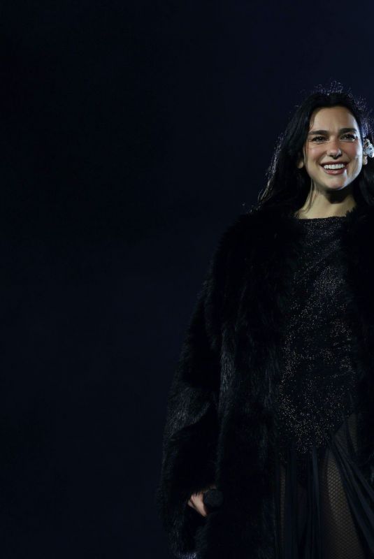DUA LIPA Performs on Her Radical Optimism Tour at Area Externa da Farmasi Arena in Rio de Janeiro 11/22/2025