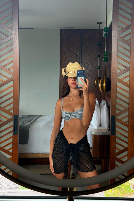 EIZA GONZALEZ - Instagram Photos 11/12/2025
