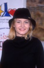 ELISHA CUTHBERT at Bogart Backstage on Tour for a Cure 11/11/2001