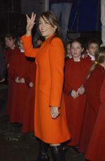 ELIZABETH HURLEY Switches on Cirencester Christmas Lights at Market Place in Gloucestershire 11/21/2003