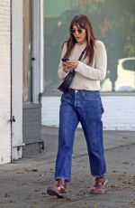 ELIZABETH OLSEN Out for Lunch at Petit Trois in Studio City 11/05/2025