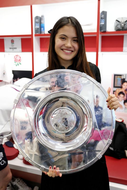 EMMA RADUCANU at Quilter Nations Series Rugby Match Between England and New Zealand inLondon 11/15/2025
