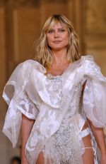 HEIDI KLUM Walks Runway at Vivienne Westwood Womenswear Spring/Summer 2026 Show at Paris Fashion Week 10/04/2025