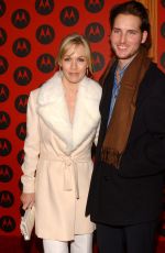 JENNIE GARTH at Motorola 6th Anniversary Holiday Party in Los Angeles 12/02/2004