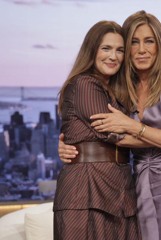 JENNIFER ANISTON at Drew Barrymore Show 09/10/2025