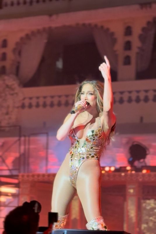 JENNIFER LOPEZ Performs at Netra Mantena Vamsi Gadiraju Udaipur Wedding in Dubai 11/24/2025