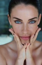 JESSICA LOWNDES - Instagram Photos 11/19/2025