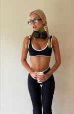 JULIA CAVANAGH - Instagram Photos 11/25/2025
