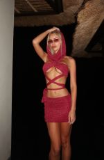 JULIA CAVANAGH - Instagram Photos and Video 11/13/2025
