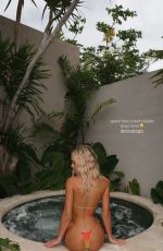 JULIA CAVANAGH - Instagram Photos and Video 11/13/2025