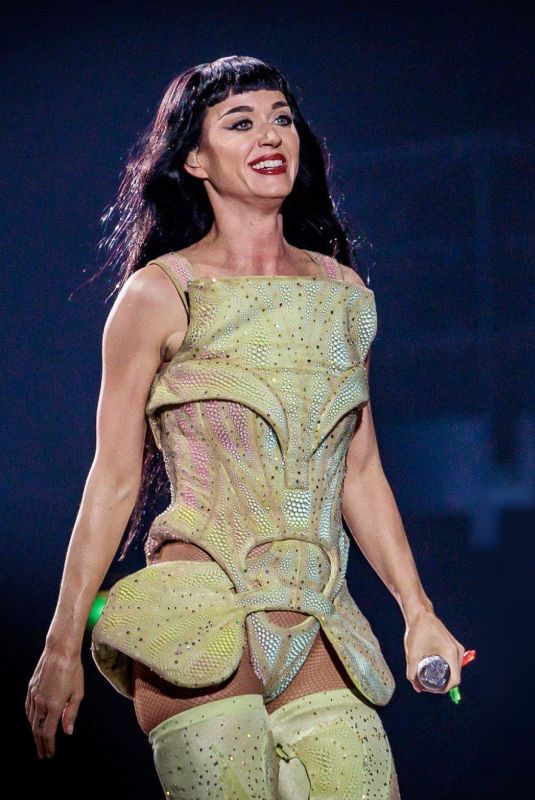 KATY PERRY Performs on Her The Lifetimes Tour at Unipol Arena in Bologna11/02/2025