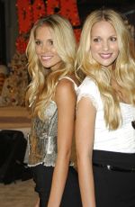 KELLY and SABRINA ALDRIDGE at Deck The Halls Premiere in Los Angeles 11/12/2006