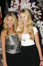 KELLY and SABRINA ALDRIDGE at Deck The Halls Premiere in Los Angeles 11/12/2006