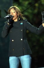 KELLY ROWLAND Performs at UNICEF Snowflake-Brightening The Word for Children in New York City 11/20/2003