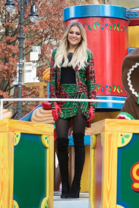KELSEA BALLERINI at 90th Macy