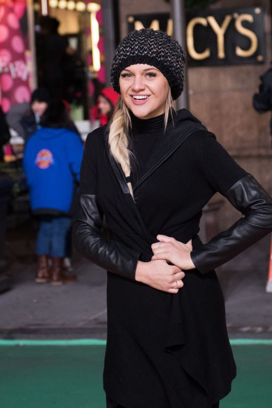 KELSEA BALLERINI at 90th Macy