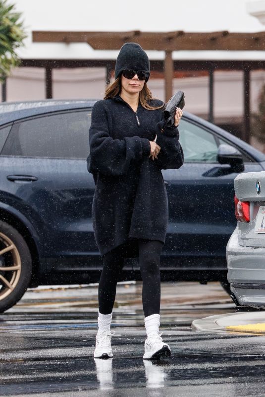 KHLOE KARDASHIAN Ouut for Appointment in Los Angeles 11/17/2025