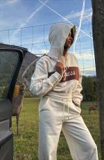 KOMAL ILSANKER - Instagram Photos and Video 11/19/2025