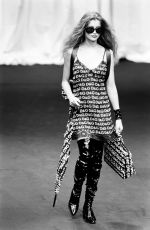 LAETITIA CASTA at D&G Fall 1995 Ready To Wear Collection Runway Show 03/08/1995