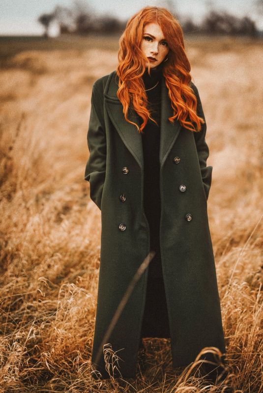 LARISSA OPTIZ - Instagram Photos 11/15/2025