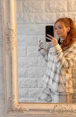 LARISSA OPTIZ - Instagram Photos 11/16/2025