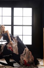LEONIE HANNE for L