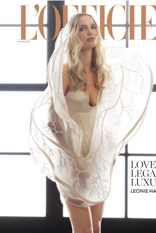 LEONIE HANNE for L