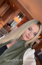 LINDSAY BREWER - Instagram Photos 11/22/2025