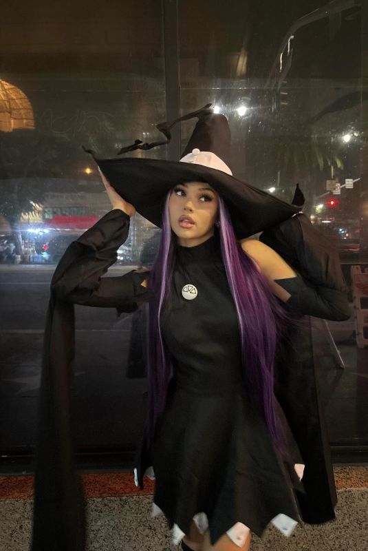 MAGGIE LINDEMANN - Instagram Photos 11/01/2025