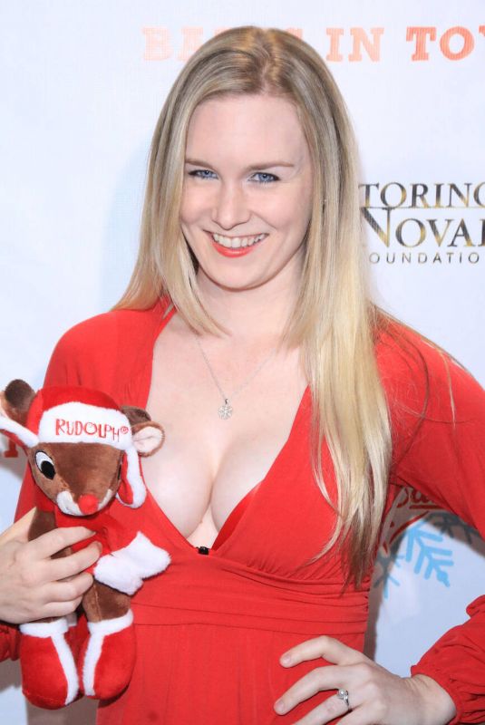 MALORIE MACKEY at Babes In Toyland and Bench Warmer Charity Toy Drive in Los Angeles 12/09/2015
