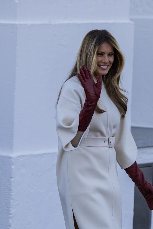 MELANIA TRUMPWelcomes Official 2025 White House Christmas Tree 11/24/2025