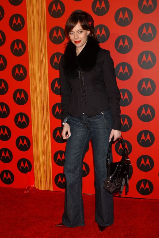 MELINDA CLARKE at Motorola 6th Anniversary Holiday Party in Los Angeles 12/02/2004
