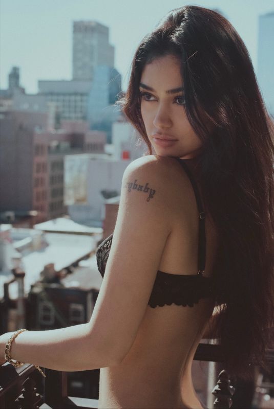NAAZ TORBATI – Instagram Photos 11/11/2025