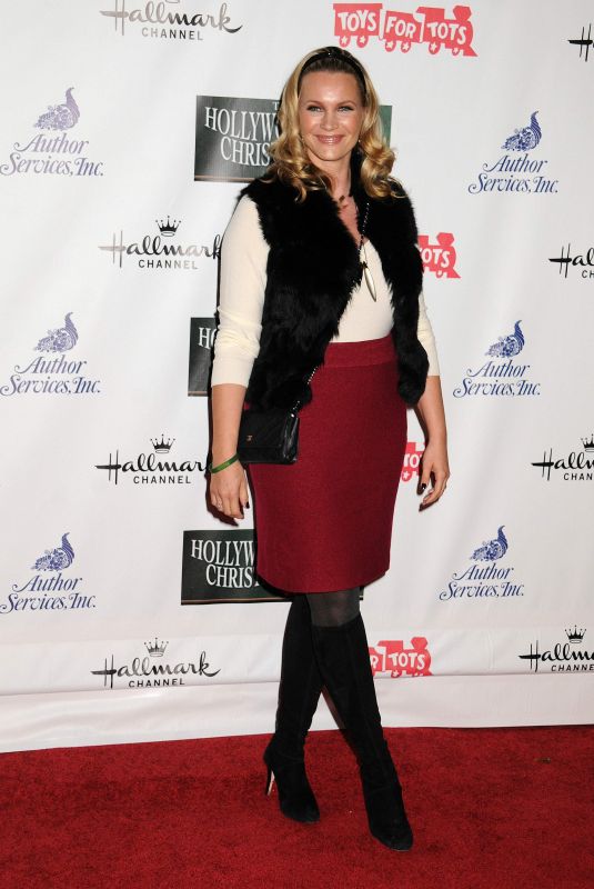 NATASHA HENSTRIDGE at Hollywood Christmas Parade 11/25/2012