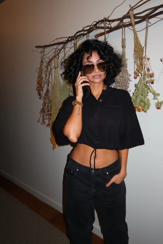 NAZANIN MANDI - Instagram Photos 11/19/2025