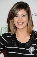 NICOLE ANDERSON at Hollywood Christmas Parade 11/27/2011
