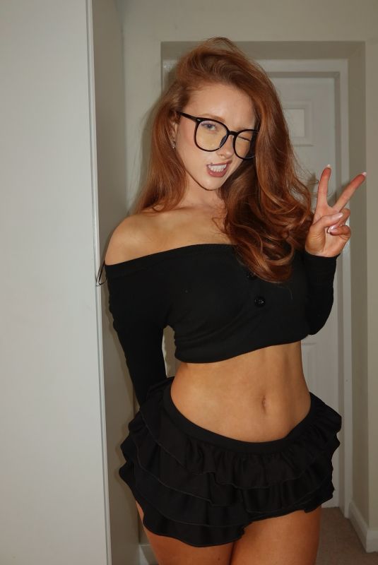 PHOEBE GINGER - Instagram Photos 11/18/2025