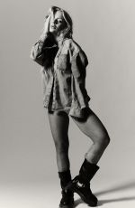 PRESSLEY HOSHBACH at a Photoshoot, November 2025